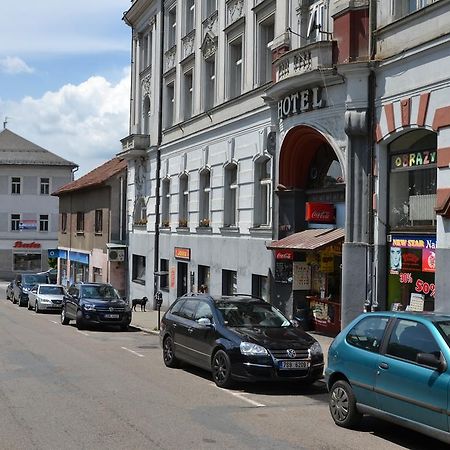 Hotel Posta Benesov  Esterno foto