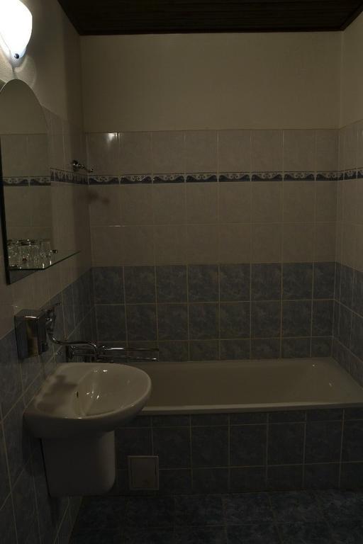 Hotel Posta Benesov  Esterno foto