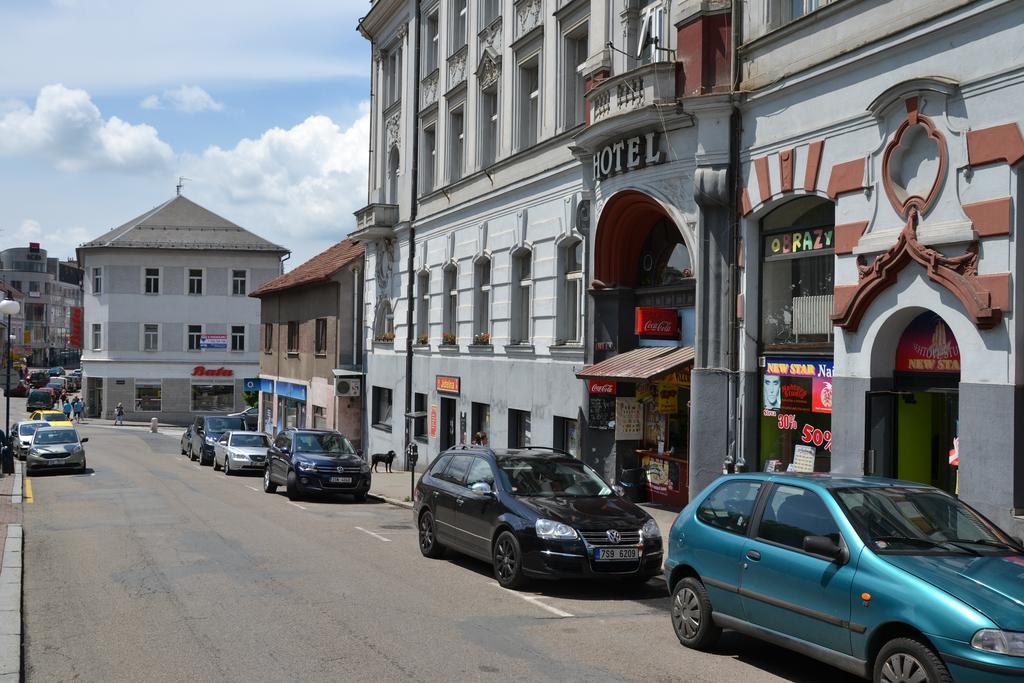 Hotel Posta Benesov  Esterno foto