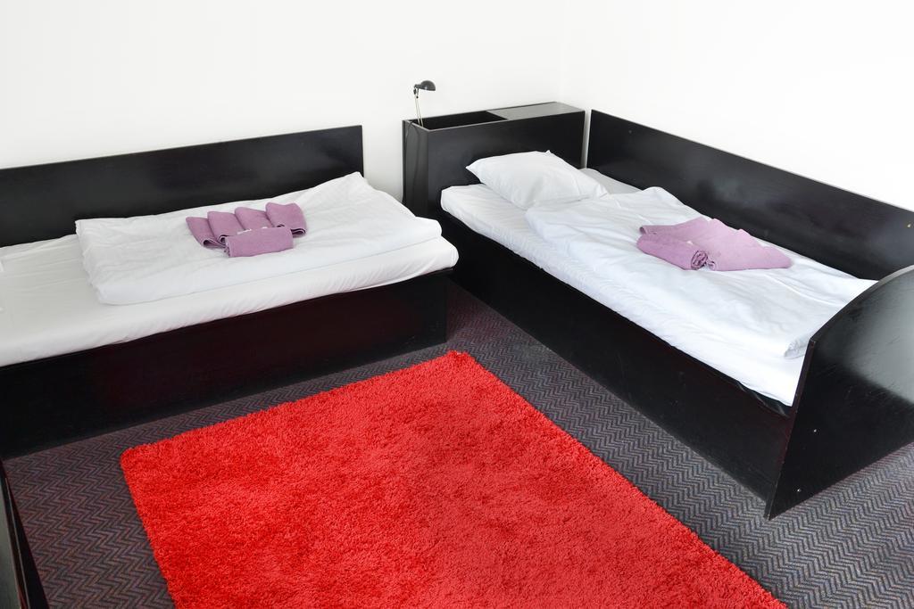 Hotel Posta Benesov  Esterno foto