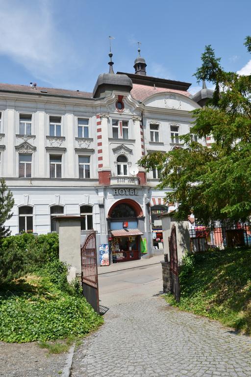 Hotel Posta Benesov  Esterno foto