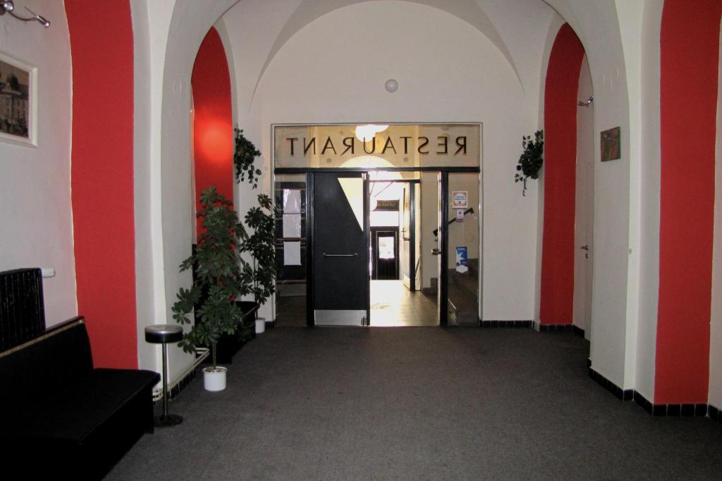 Hotel Posta Benesov  Esterno foto